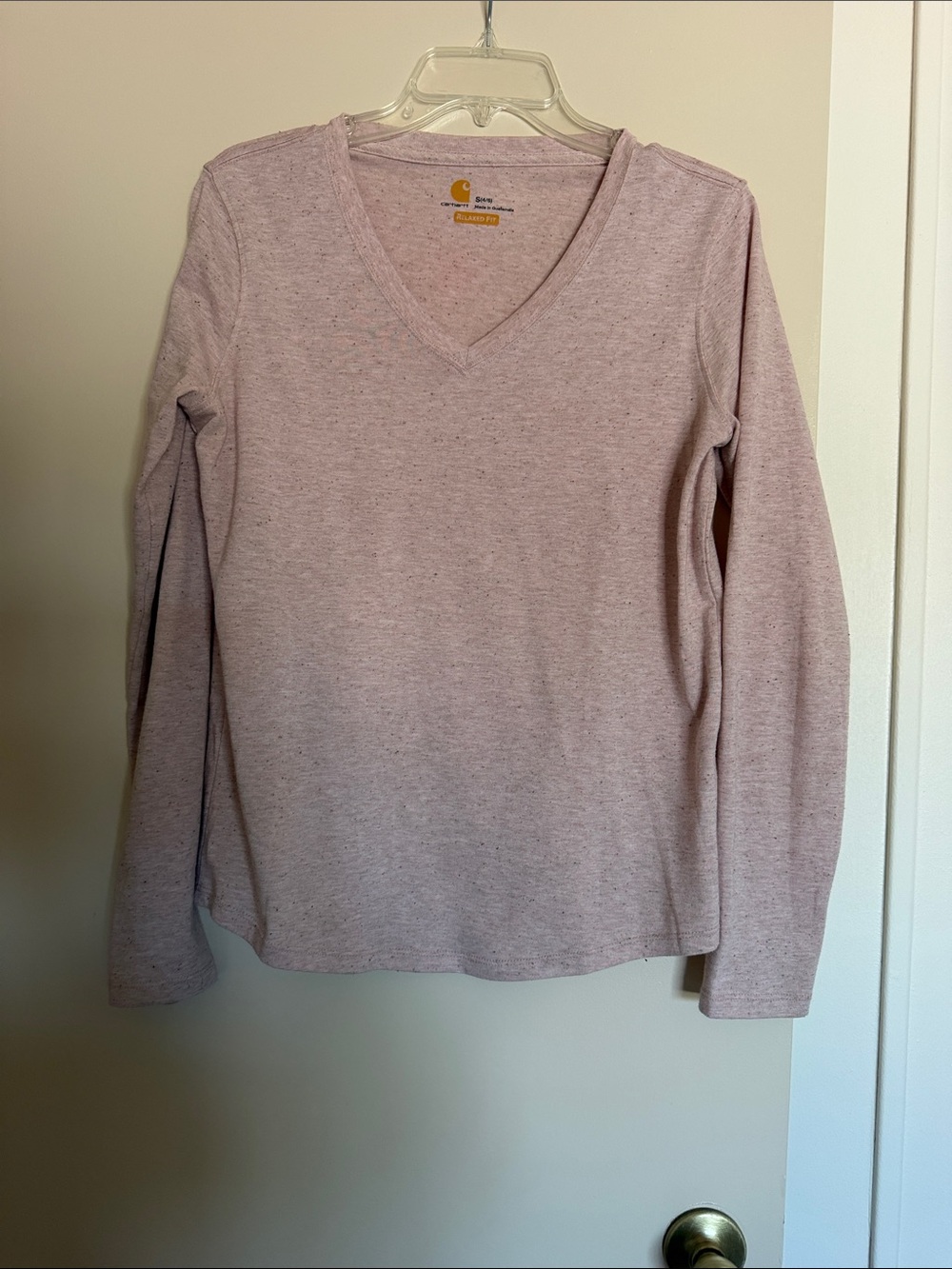 Carhartt Women’s Long Sleeve V-Neck Top in Light Mauvy pink. Small
